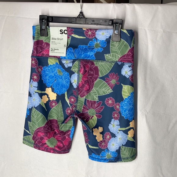So sporty floral cut out top & high rise bike short size S juniors - Picture 11 of 17